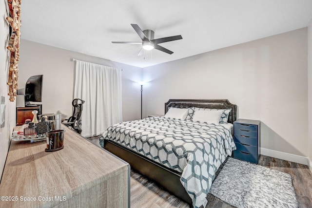 9040 York Ln Unit 16G, West Melbourne, FL 32904 - bedroom with wood finished floors, baseboards, and a ceiling fan