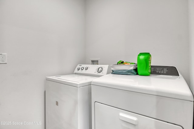 1005 Slocum St NW, Palm Bay, FL 32907 - laundry area with washing machine and clothes dryer