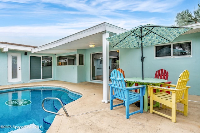 475 Park Ave, Satellite Beach, FL 32937 - swimming pool featuring a patio and outdoor dining space