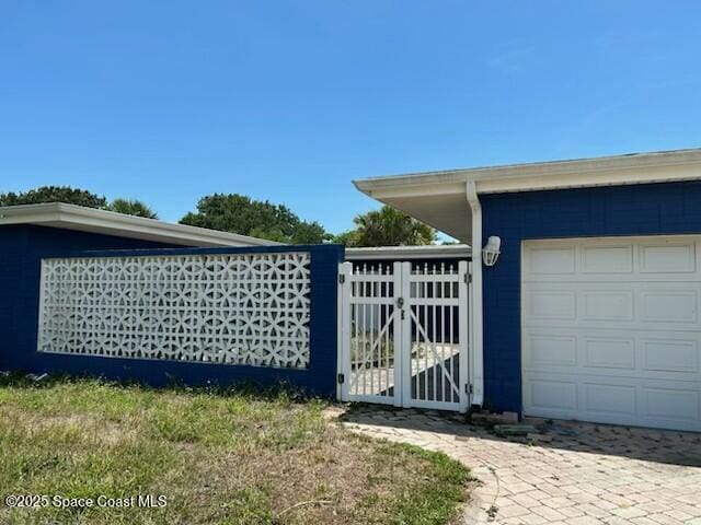 1109 Pinetree Dr, Indian Harbour Beach, FL 32937 - view of gate