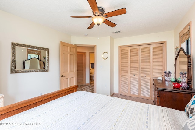 3750 Shady Run Rd, Melbourne, FL 32934 - bedroom featuring a closet, ceiling fan, and a textured ceiling