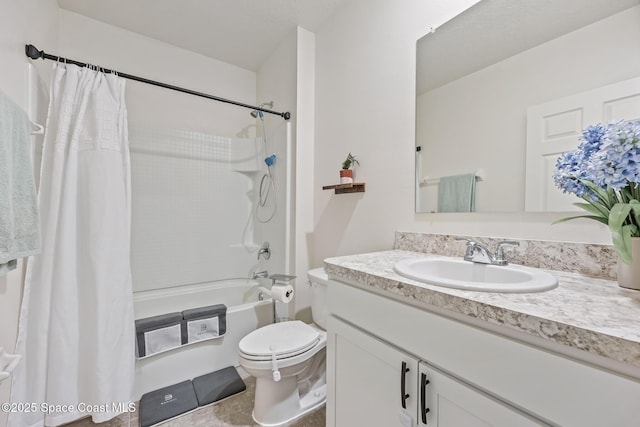 637 Old Country Rd SE, Palm Bay, FL 32909 - bathroom featuring vanity, toilet, and shower / bathtub combination with curtain