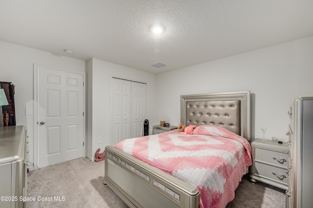 499 Grenadier Ave NW, Palm Bay, FL 32907 - bedroom featuring light carpet, a closet, and a textured ceiling