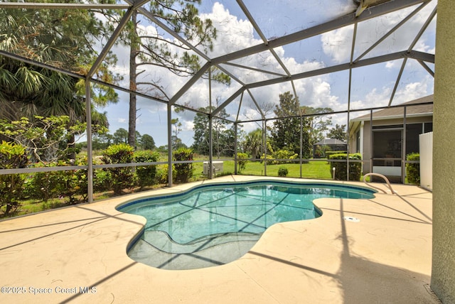 858 Morning Cove Cir SE, Palm Bay, FL 32909 - swimming pool featuring a patio and a lanai