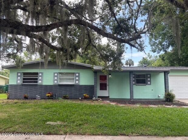 2109 Ivy Dr, Cocoa, FL 32922 - mid-century inspired home featuring an attached garage and a front lawn