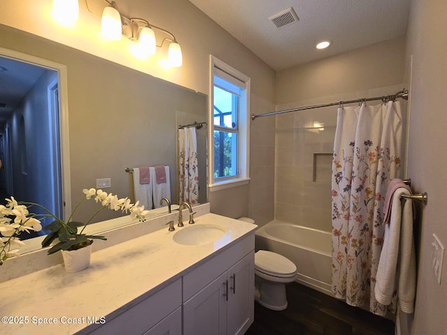 7690 Kerrington Dr, Melbourne, FL 32940 - full bath with wood finished floors, vanity, shower / bathtub combination with curtain, and recessed lighting