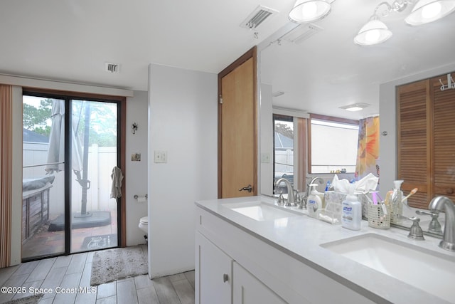 1387 Gleneagles Ct, Rockledge, FL 32955 - full bath featuring double vanity, toilet, and wood tiled floors
