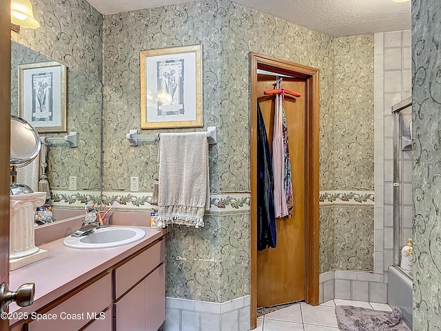 750 SW 91st Pl, Ocala, FL 34476 - full bath featuring tile patterned flooring, a textured ceiling, vanity, and shower / bath combination