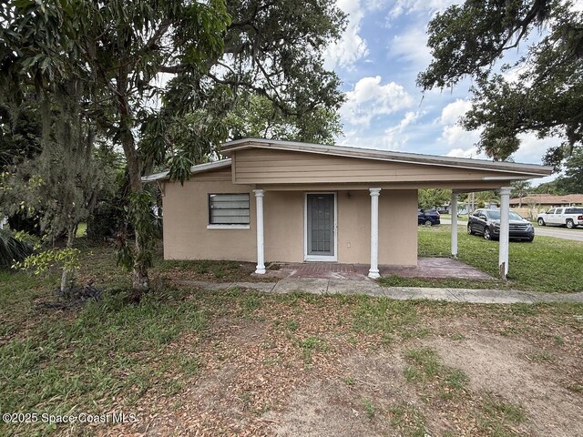 600 Byron Ave, Daytona Beach, FL 32114 - view of front facade featuring a front lawn and stucco siding