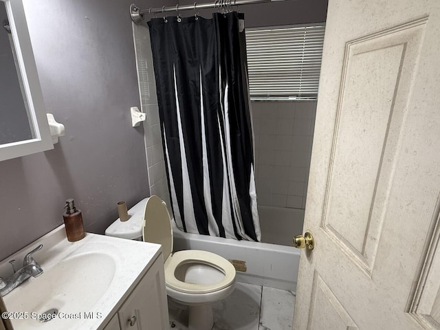 600 Byron Ave, Daytona Beach, FL 32114 - full bathroom featuring toilet, shower / bath combo, and vanity