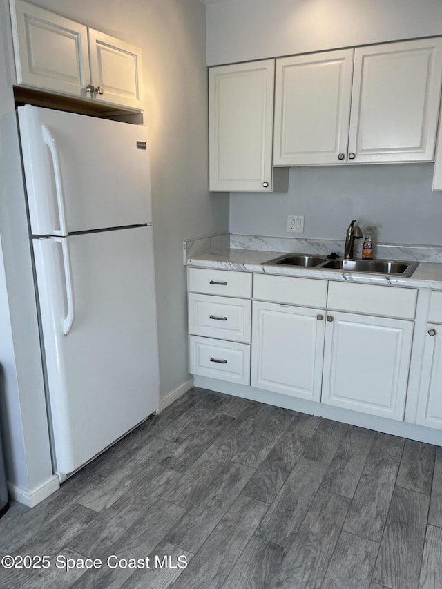 115 E Colonial Ct Unit C, Indian Harbour Beach, FL 32937 - kitchen with freestanding refrigerator, a sink, white cabinetry, and light countertops