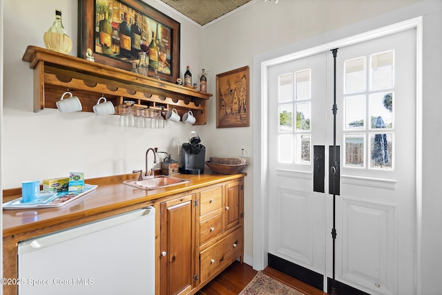 1248 Highland Ave, Melbourne, FL 32935 - indoor wet bar with dark wood finished floors and fridge