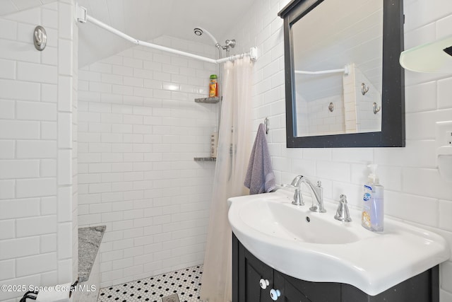 1248 Highland Ave, Melbourne, FL 32935 - bathroom with tile walls, tiled shower, and vanity