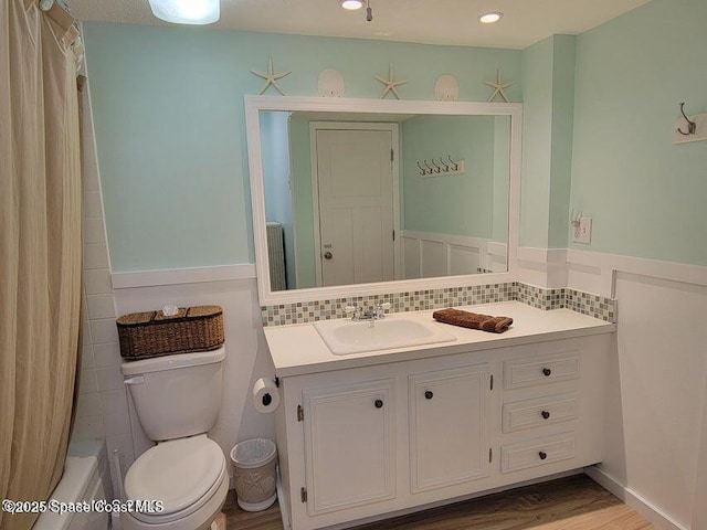2100 N Atlantic Ave Unit 1207, Cocoa Beach, FL 32931 - bathroom featuring vanity, toilet, tasteful backsplash, shower / bath combo, and wood finished floors