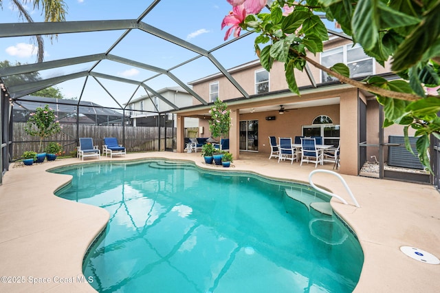 5256 Mansford Pl, Melbourne, FL 32940 - view of swimming pool with a patio, a ceiling fan, a fenced backyard, outdoor dining space, and a lanai