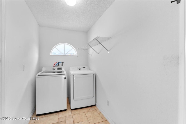 1090 Spring Oak Dr, Melbourne, FL 32901 - laundry area featuring independent washer and dryer and a textured ceiling