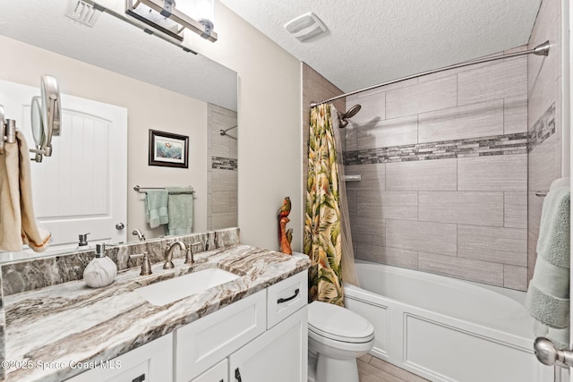 6435 Dixie Way, Mims, FL 32754 - full bath featuring vanity, toilet, shower / bath combo, a textured ceiling, and wood finished floors