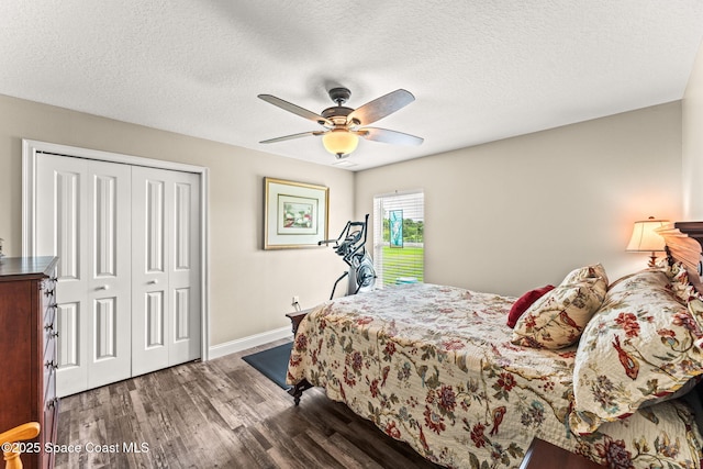 6435 Dixie Way, Mims, FL 32754 - bedroom featuring wood finished floors, a closet, ceiling fan, baseboards, and a textured ceiling