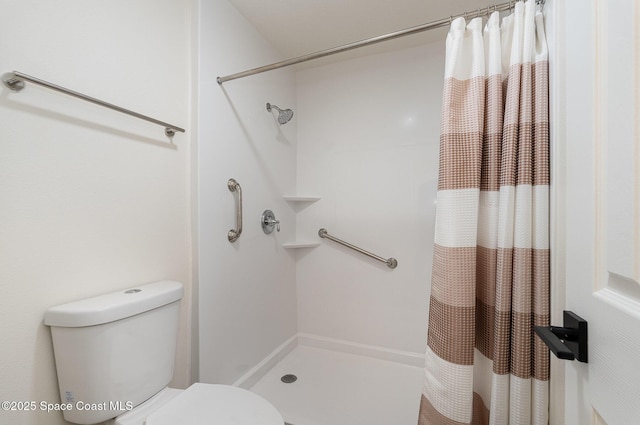 2111 Spring Creek Cir, Palm Bay, FL 32905 - bathroom featuring curtained shower and toilet