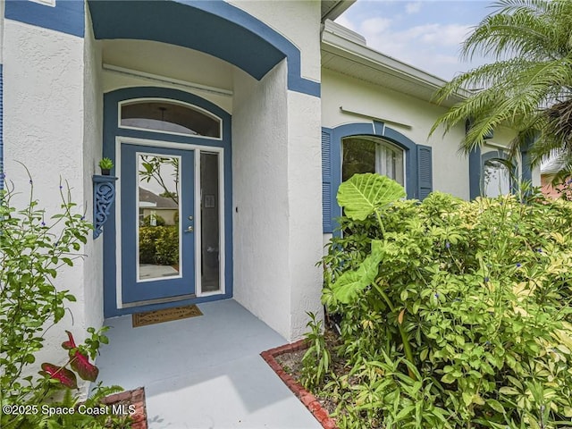 5151 4th Pl, Vero Beach, FL 32968 - doorway to property featuring stucco siding