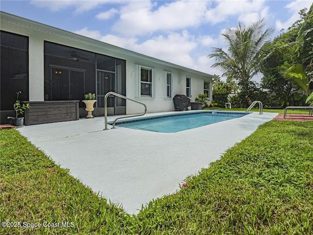 5151 4th Pl, Vero Beach, FL 32968 - outdoor pool featuring a sunroom, a patio area, a lawn, and ceiling fan