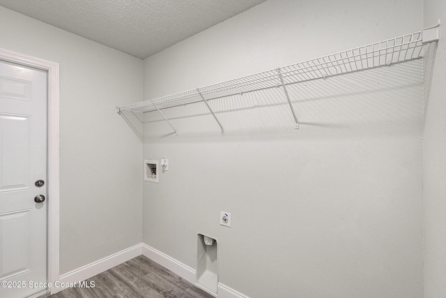 542 White Plains Ave SW, Palm Bay, FL 32908 - laundry area with wood finished floors, washer hookup, baseboards, and hookup for an electric dryer