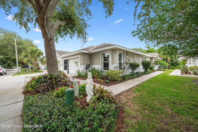 3469 Horse Creek Cir, Melbourne, FL 32935 - view of front facade featuring stucco siding, a front lawn, an attached garage, and a shingled roof
