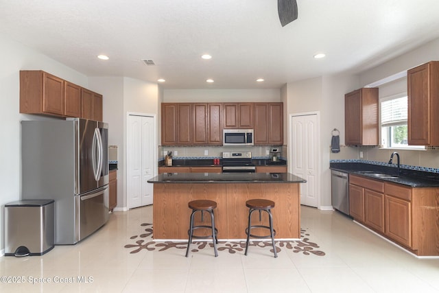 2039 Snapdragon Dr NW, Palm Bay, FL 32907 - kitchen with stainless steel appliances, a sink, a kitchen island, recessed lighting, and a kitchen bar