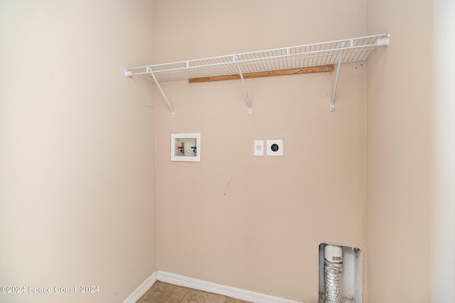 260 Hinchman St SE, Palm Bay, FL 32909 - laundry room featuring hookup for an electric dryer, hookup for a washing machine, and baseboards