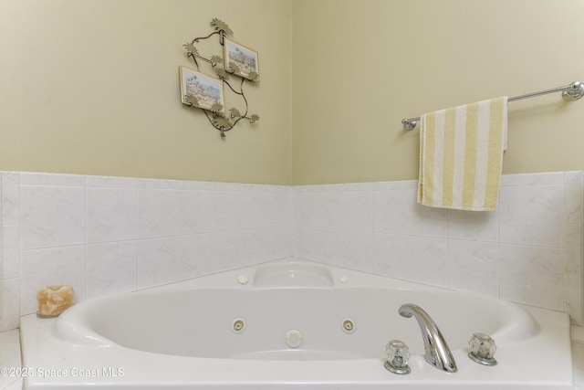 386 Valencia Rd, Melbourne, FL 32904 - bathroom featuring a tub with jets