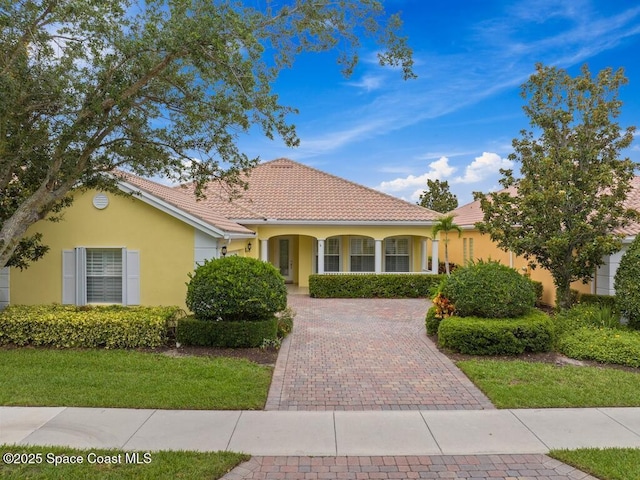 5422 Barbados Sq, Vero Beach, FL 32967 - view of front of property with stucco siding, a tile roof, and a front yard