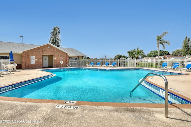 1020 S Fork Cir, Melbourne, FL 32901 - community pool with a patio area