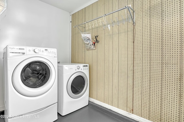 1020 S Fork Cir, Melbourne, FL 32901 - laundry area with washing machine and dryer