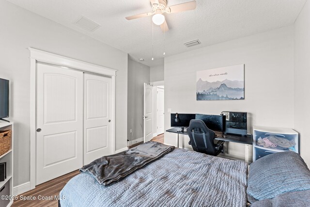 1649 Tullagee Ave, Melbourne, FL 32940 - bedroom featuring wood finished floors, an office area, a closet, ceiling fan, and a textured ceiling