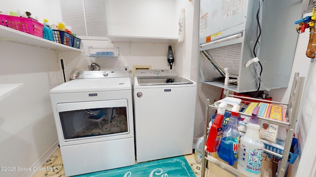 905 N Harbor City Blvd Unit 403, Melbourne, FL 32935 - laundry area with washer and clothes dryer and baseboards