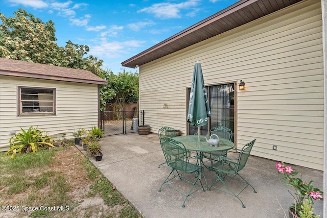 1636 Dixie Way, Melbourne, FL 32935 - view of patio featuring a gate and outdoor dining space