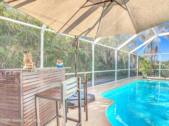 603 Cross Creek Dr, Sebastian, FL 32958 - swimming pool featuring a patio and glass enclosure