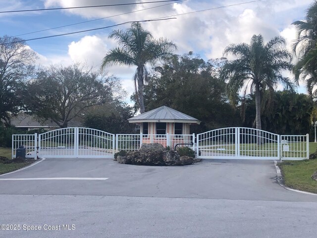 603 Cross Creek Dr, Sebastian, FL 32958 - view of gate