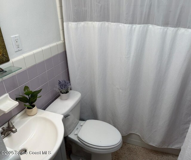 936 Santa Cruz Rd, Cocoa Beach, FL 32931 - full bath featuring tile walls, speckled floor, and a shower with curtain