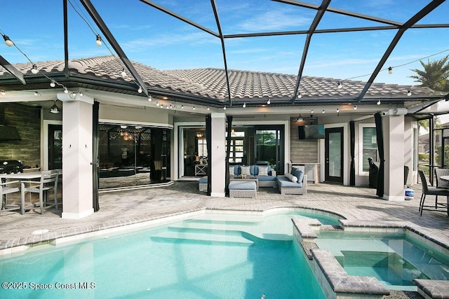 7354 Lucaya Ct, Melbourne, FL 32940 - view of swimming pool with a patio, a ceiling fan, a pool with connected hot tub, an outdoor living space, and glass enclosure