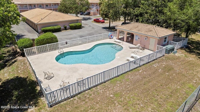 2097 Hidden Grove Ln Unit 106, Merritt Island, FL 32953 - view of pool featuring a fenced backyard and a patio area