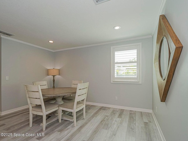 406 9th Ct, Vero Beach, FL 32962 - dining room with light wood-style floors, recessed lighting, and ornamental molding