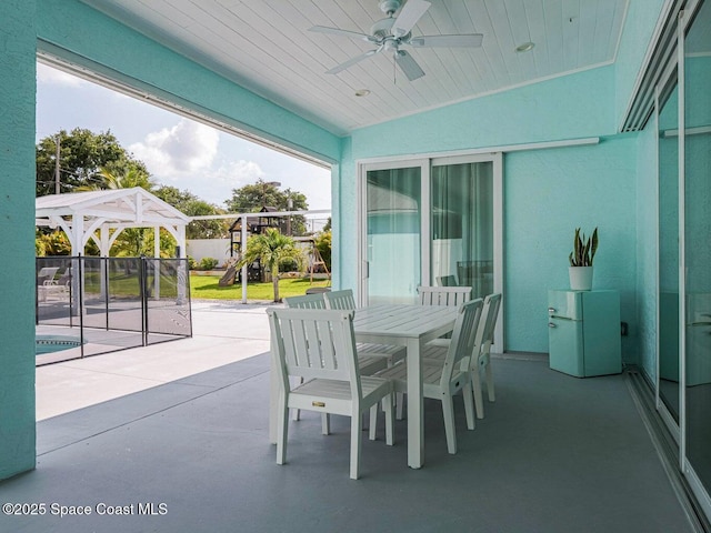 406 9th Ct, Vero Beach, FL 32962 - view of patio / terrace featuring a ceiling fan and outdoor dining space