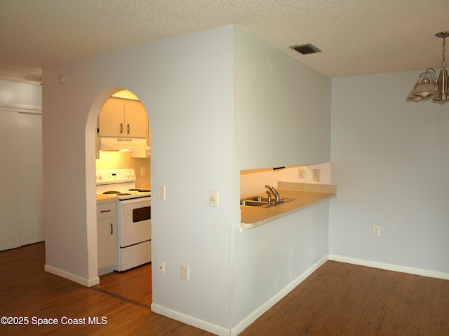 292 San Juan Cir, Melbourne, FL 32935 - hallway with wood finished floors, a chandelier, arched walkways, and a textured ceiling