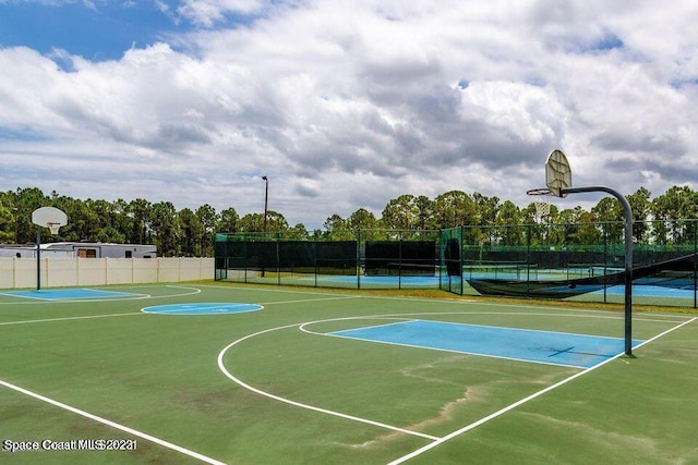 980 Dillard Dr SE, Palm Bay, FL 32909 - view of basketball court featuring a tennis court and community basketball court