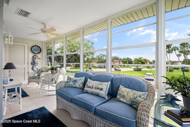 61 Woodland Dr Unit 201, Vero Beach, FL 32962 - sunroom featuring an outdoor hangout area and a ceiling fan