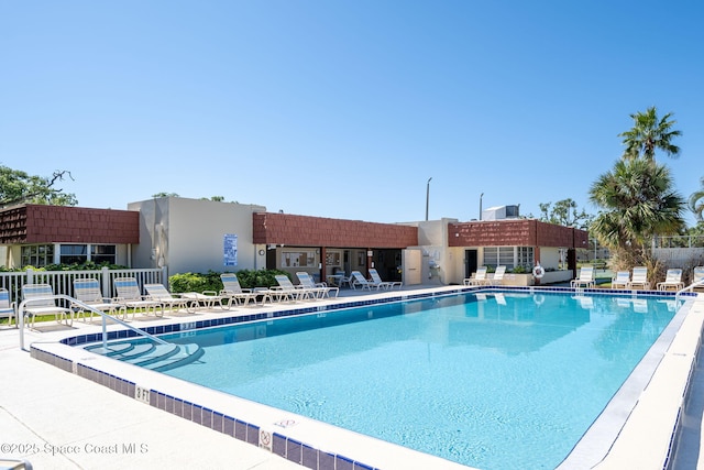 61 Woodland Dr Unit 201, Vero Beach, FL 32962 - view of community pool