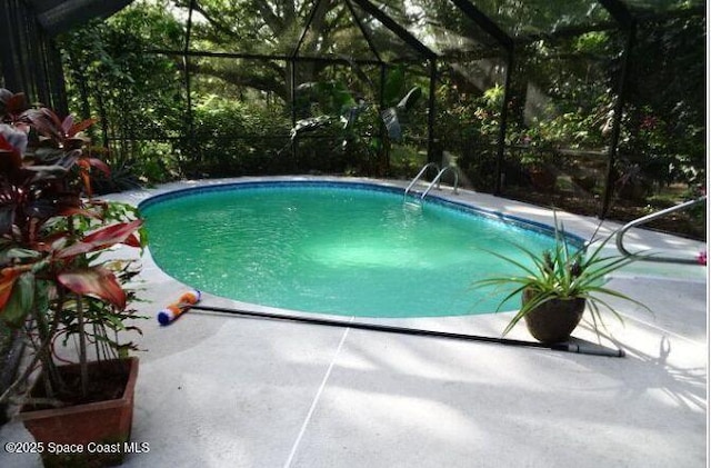 698 Awin Ct SE, Palm Bay, FL 32909 - swimming pool featuring a lanai and a patio area