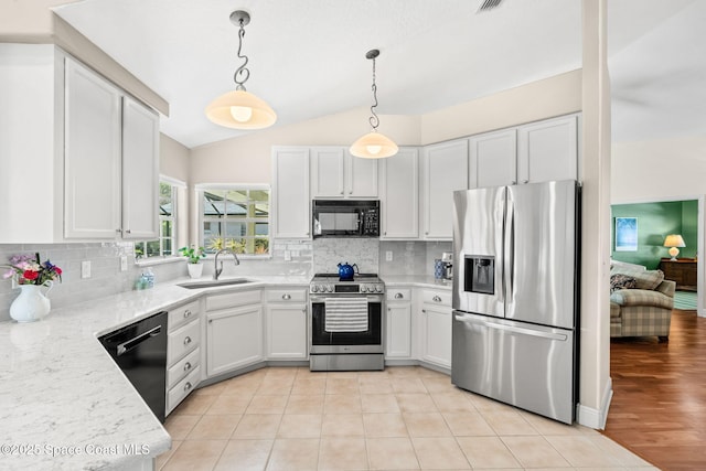 585 Lake Victoria Cir, Melbourne, FL 32940 - photo 2