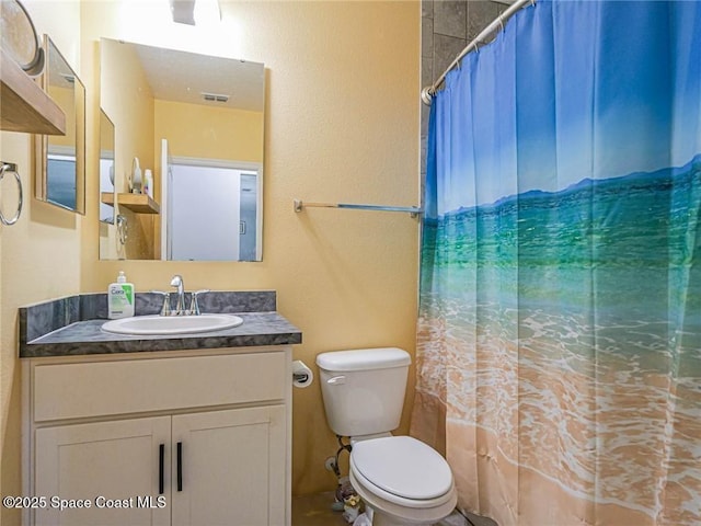 9025 106th Ave, Vero Beach, FL 32967 - full bathroom featuring vanity and a shower with curtain